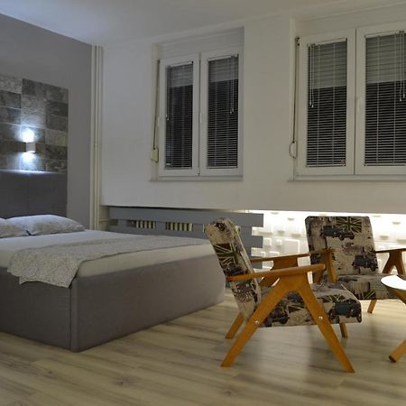 Lazarus Studio Apartment Skopje Bagian luar foto
