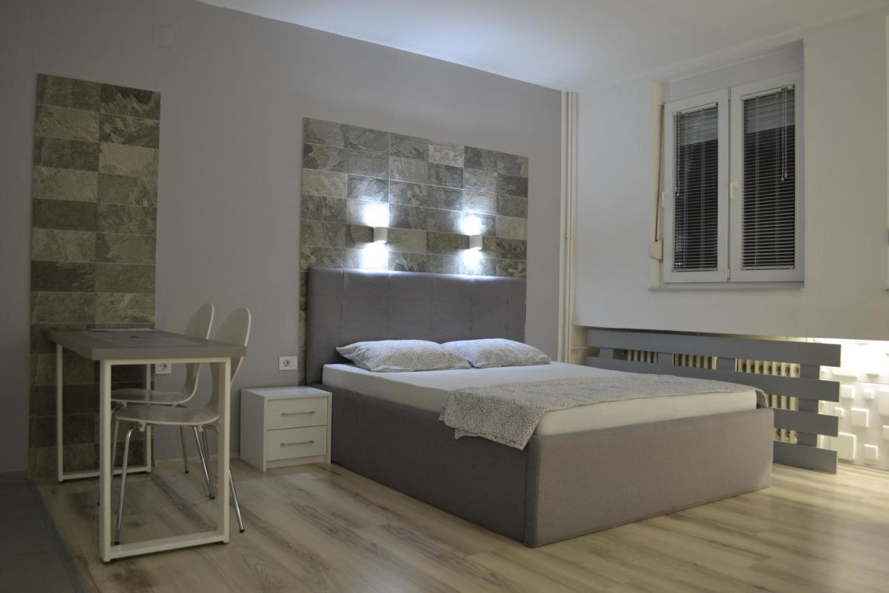 Lazarus Studio Apartment Skopje Bagian luar foto