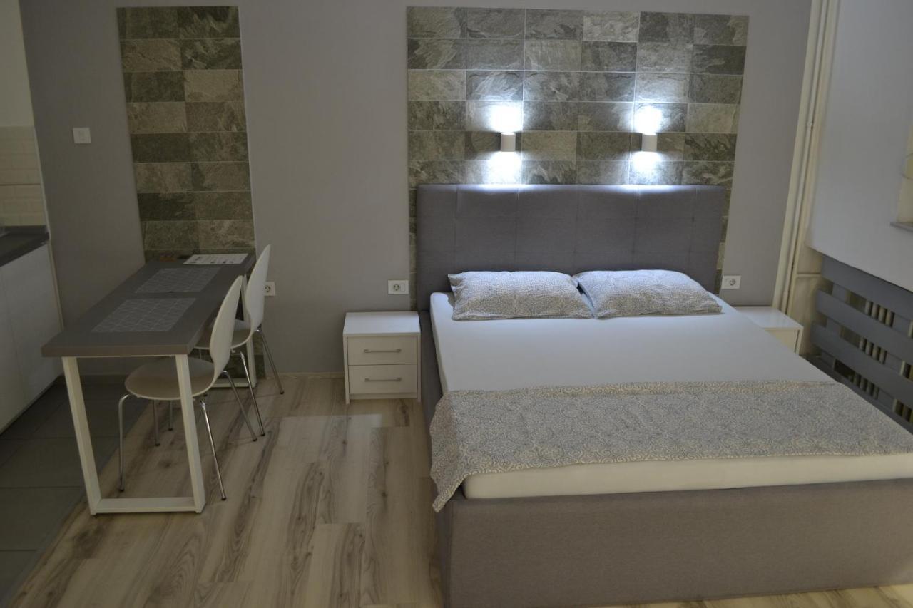 Lazarus Studio Apartment Skopje Bagian luar foto