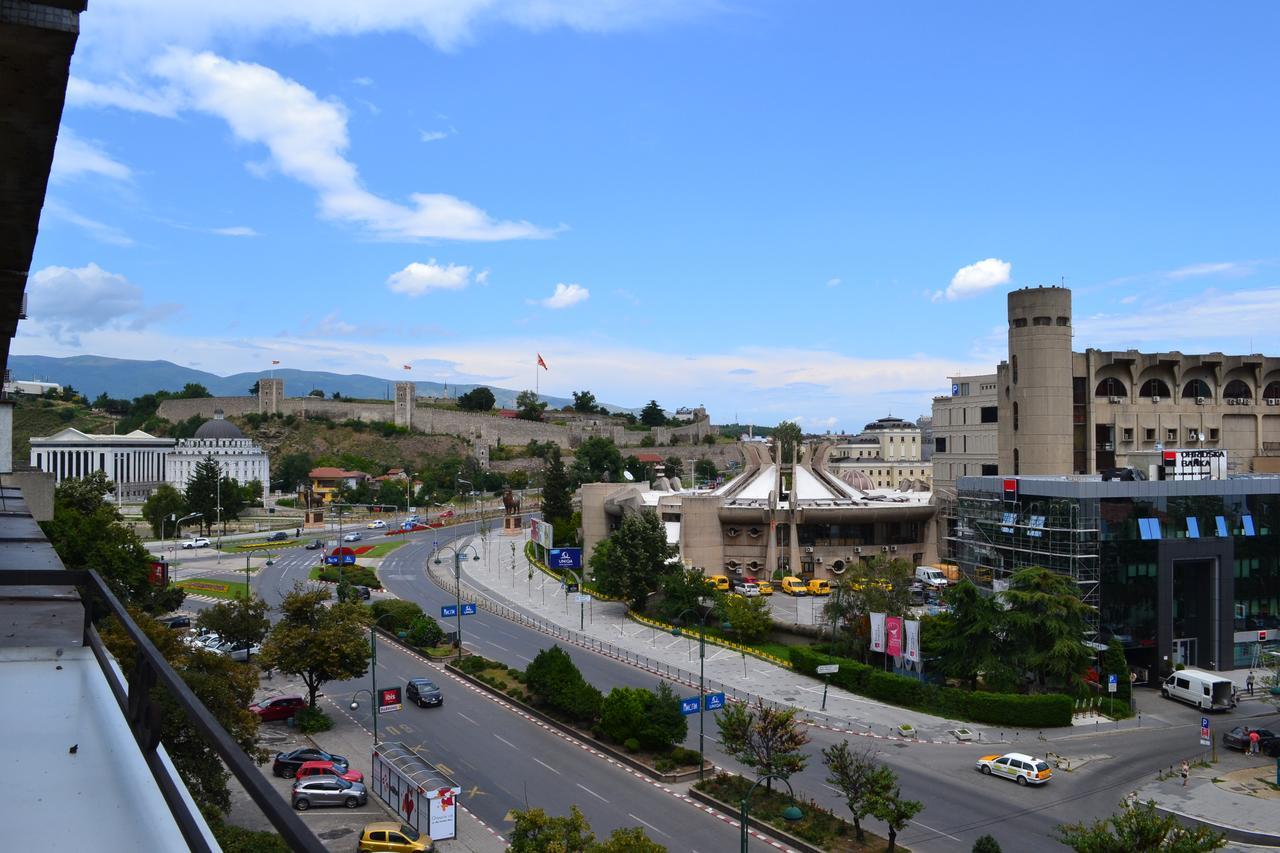 Lazarus Studio Apartment Skopje Bagian luar foto